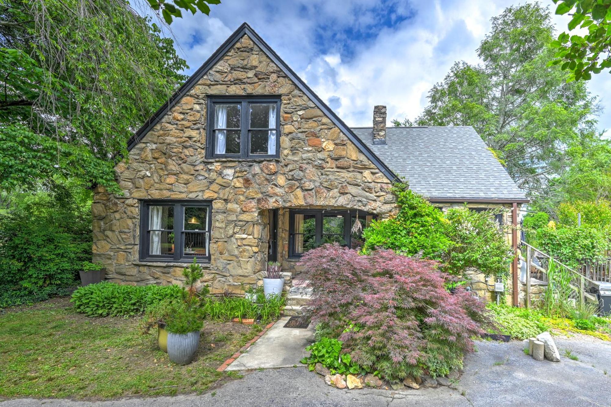Urban Entire 4 Mi To Dt Holiday home Asheville