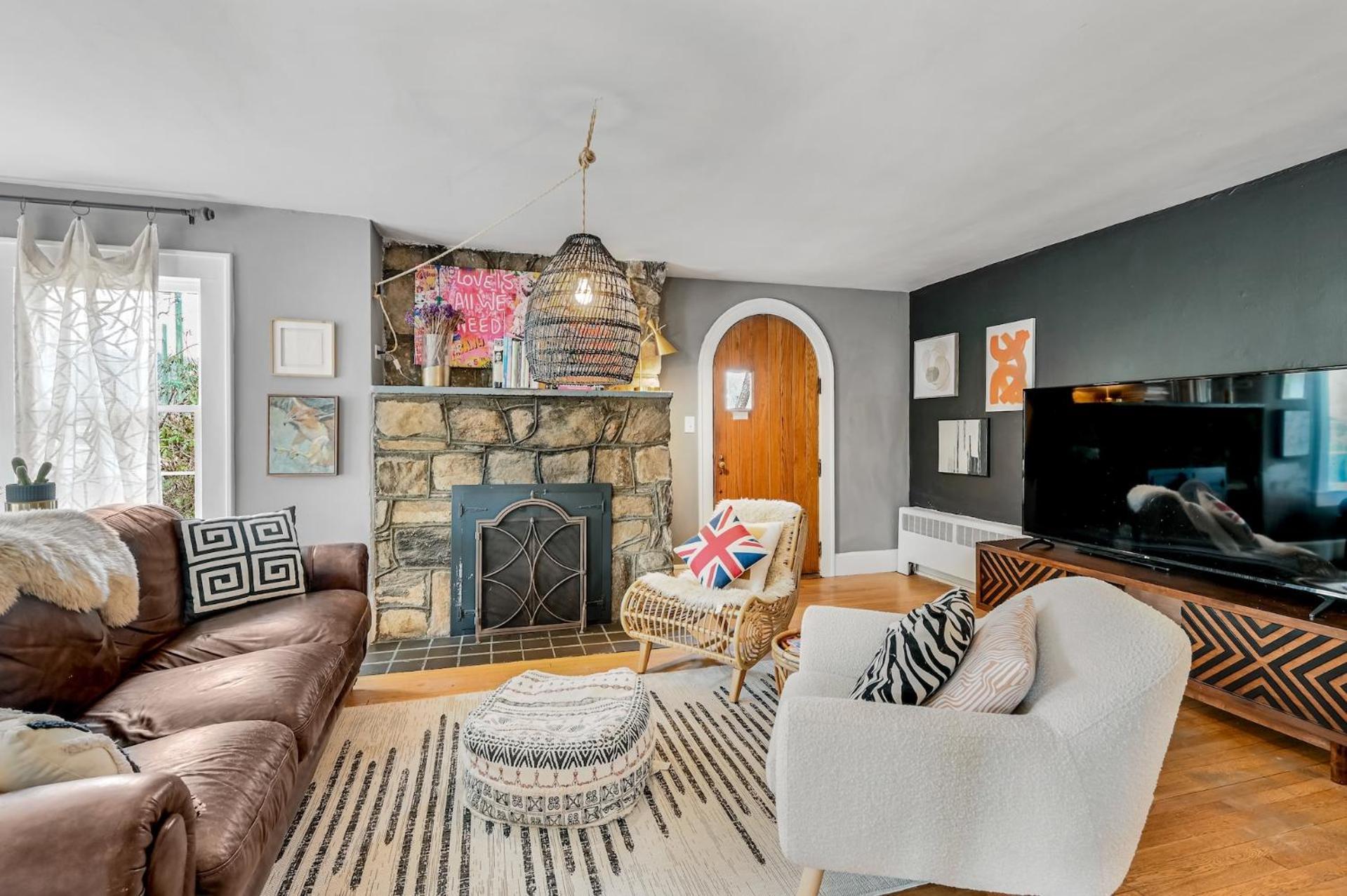 Urban Entire 4 Mi To Dt Holiday home