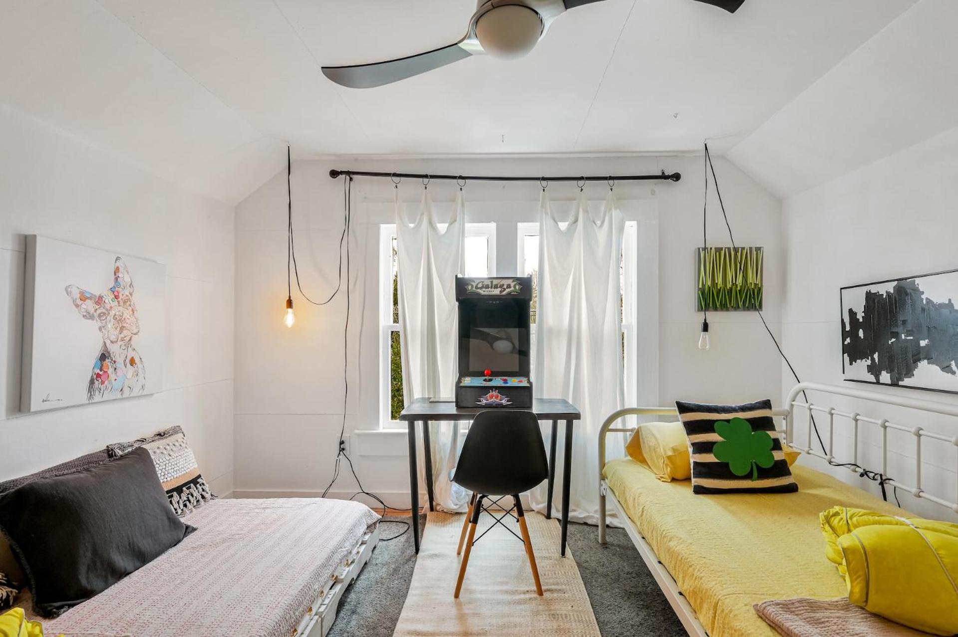 Holiday home Urban Entire 4 Mi To Dt